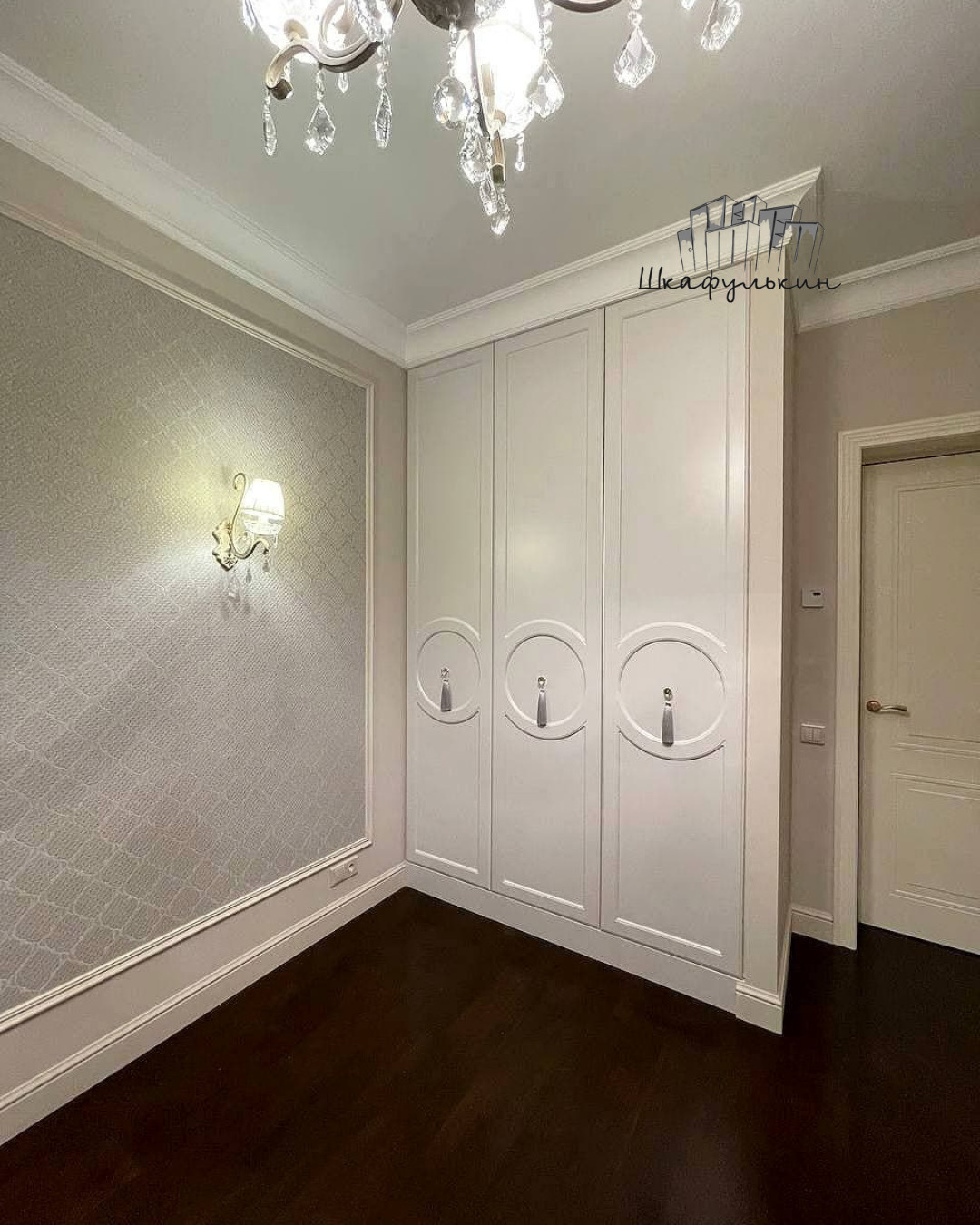 Встроенный шкаф в спальню с авторскими кисточками