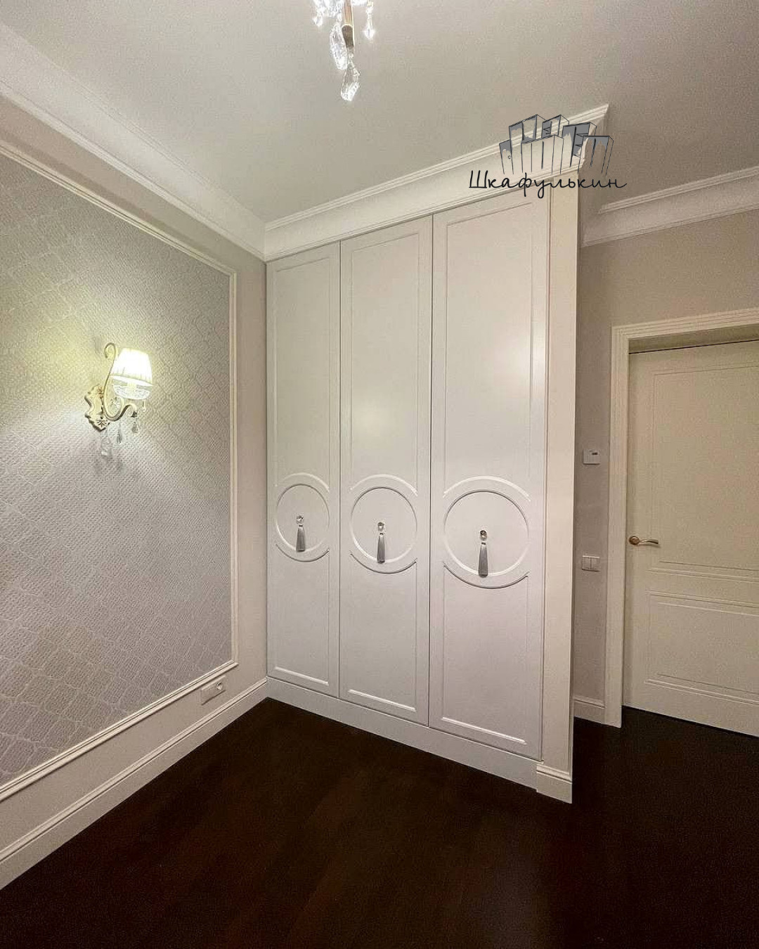 Встроенный шкаф в спальню с авторскими кисточками
