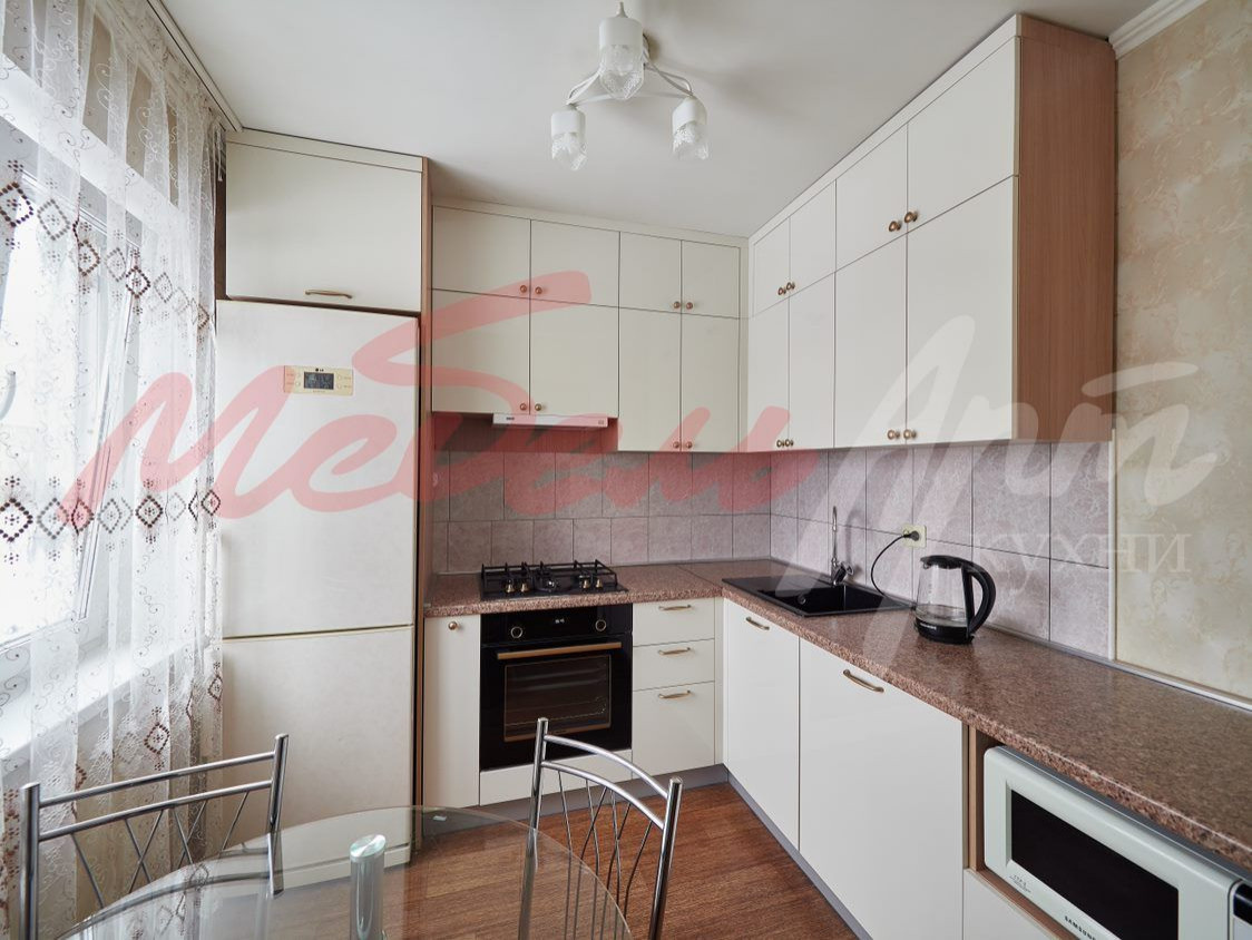 Кухонный гарнитур в современном стиле 20