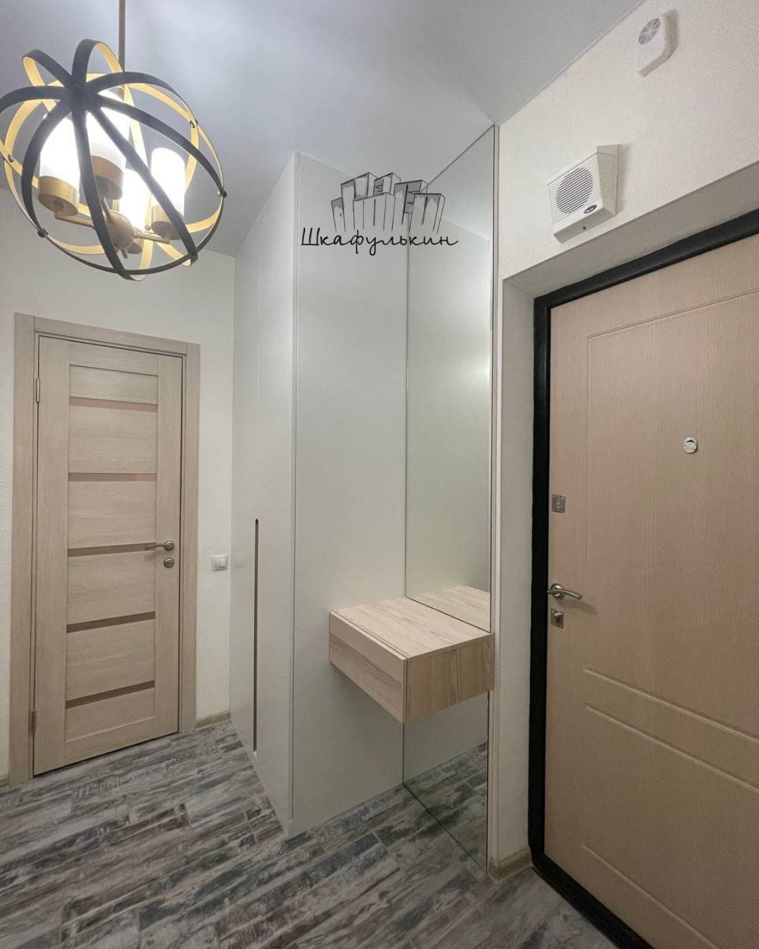 Распашной шкаф в прихожую