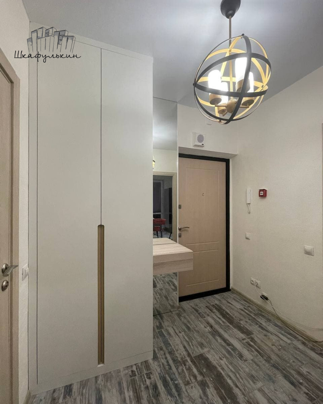 Распашной шкаф в прихожую