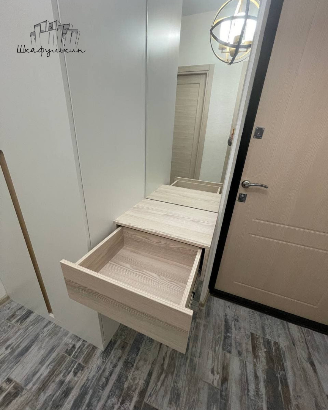 Распашной шкаф в прихожую