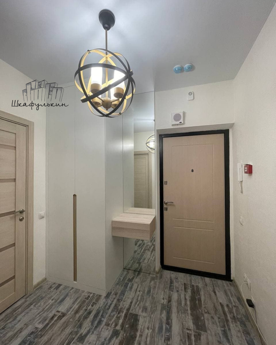 Распашной шкаф в прихожую