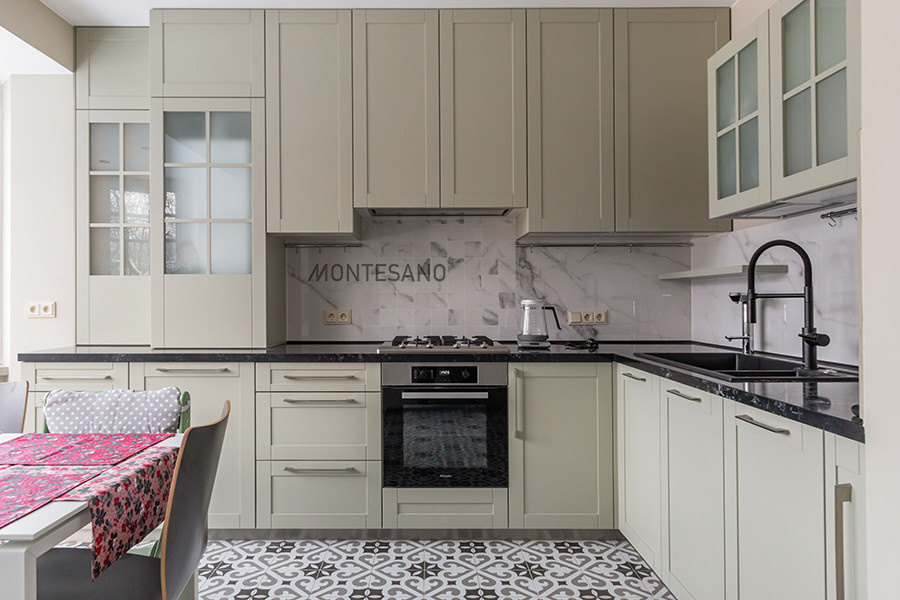 Современная классика в болотном цвете