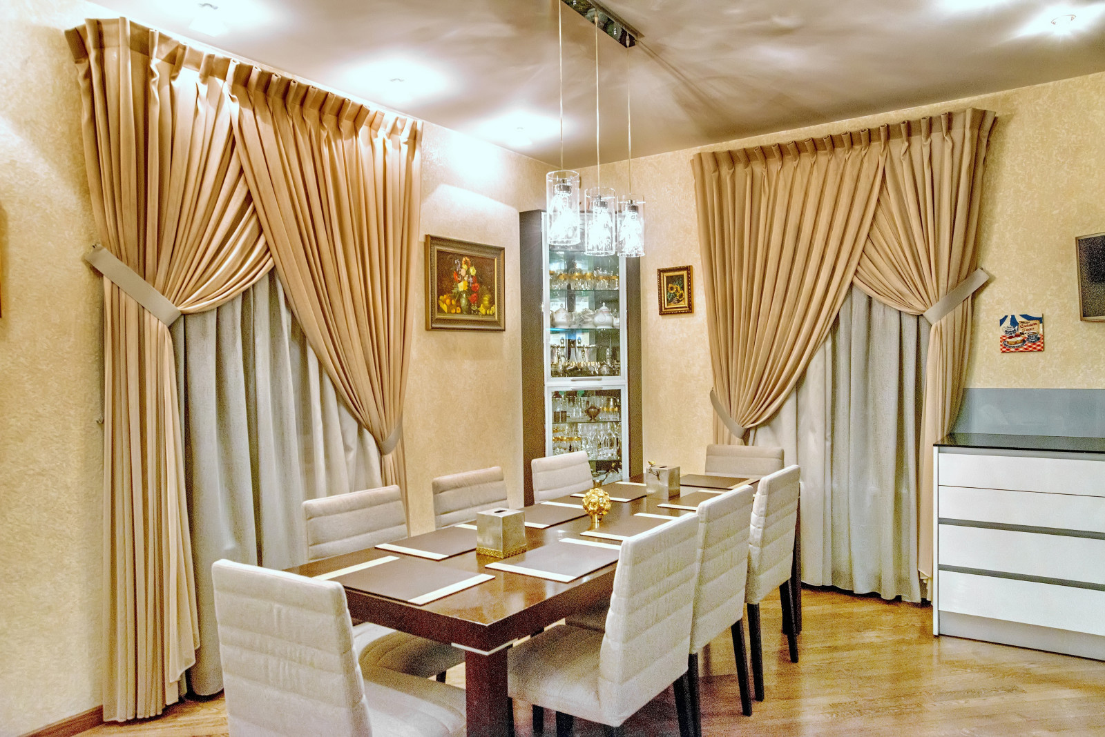 Столовая в частном доме