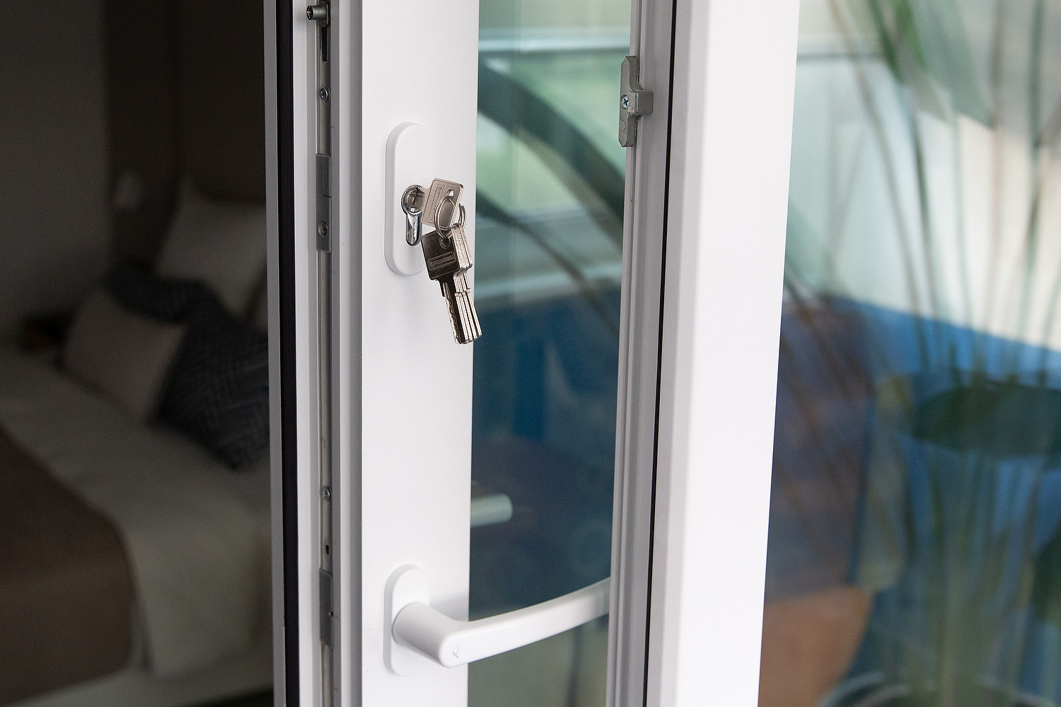 Раздвижные двери вместо классического балконного блока