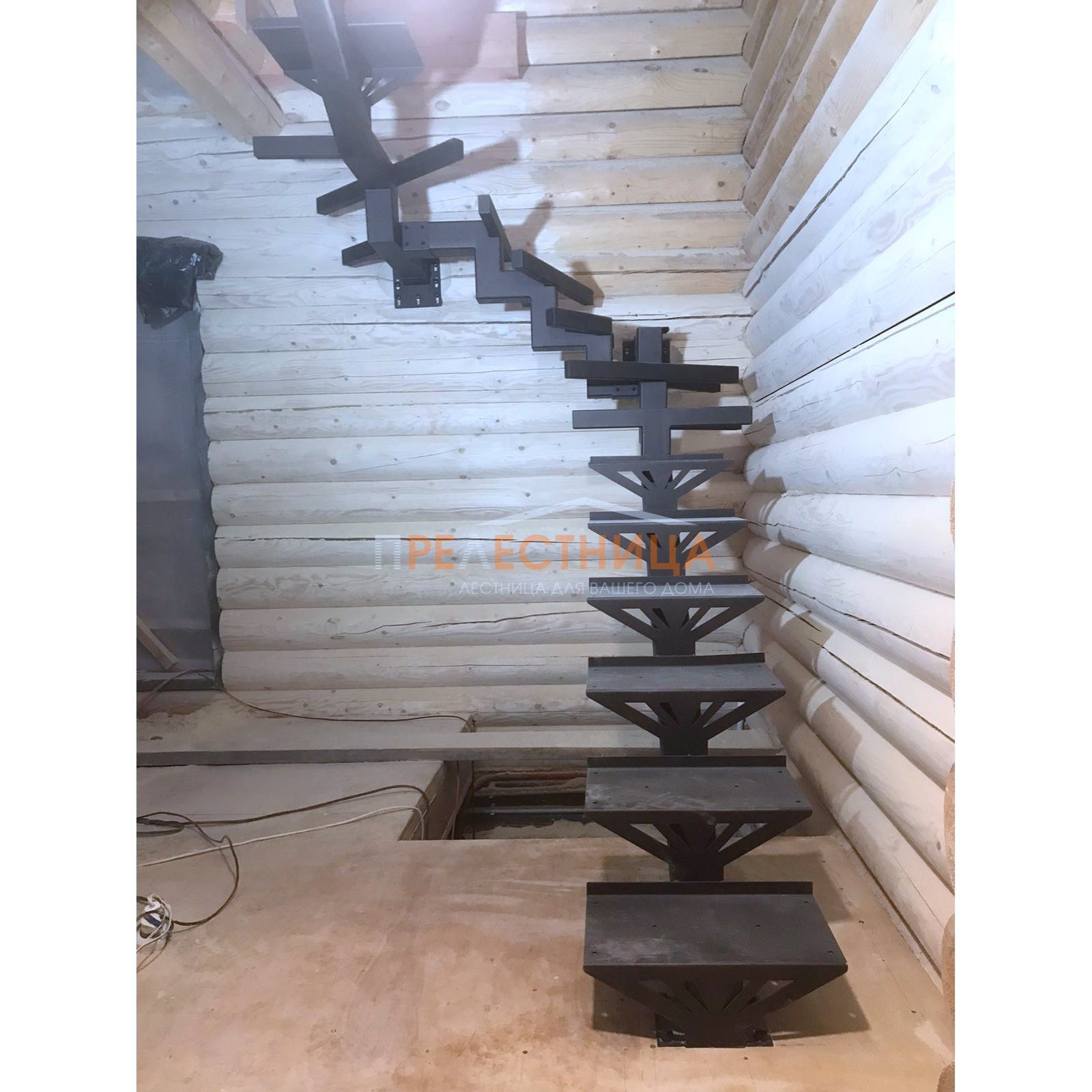 Металлокаркас лестницы серии Ассоль