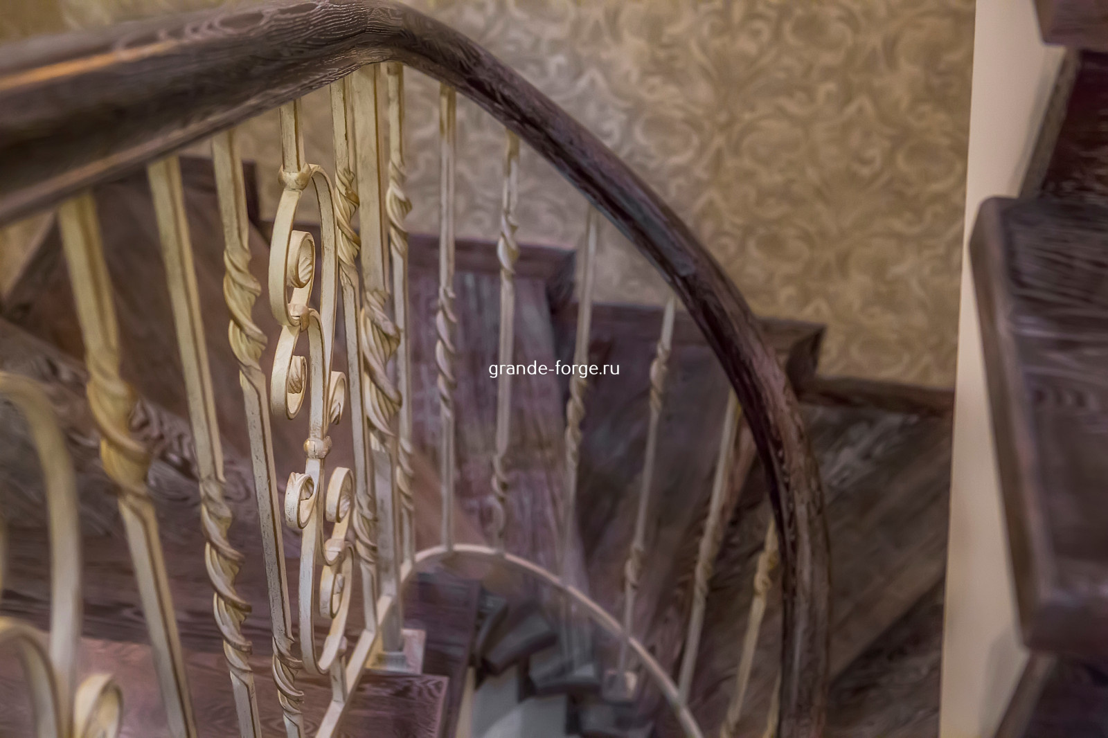 Лестница, кованое ограждение, фабрика Grande forge (Франция), коллекция Традиция