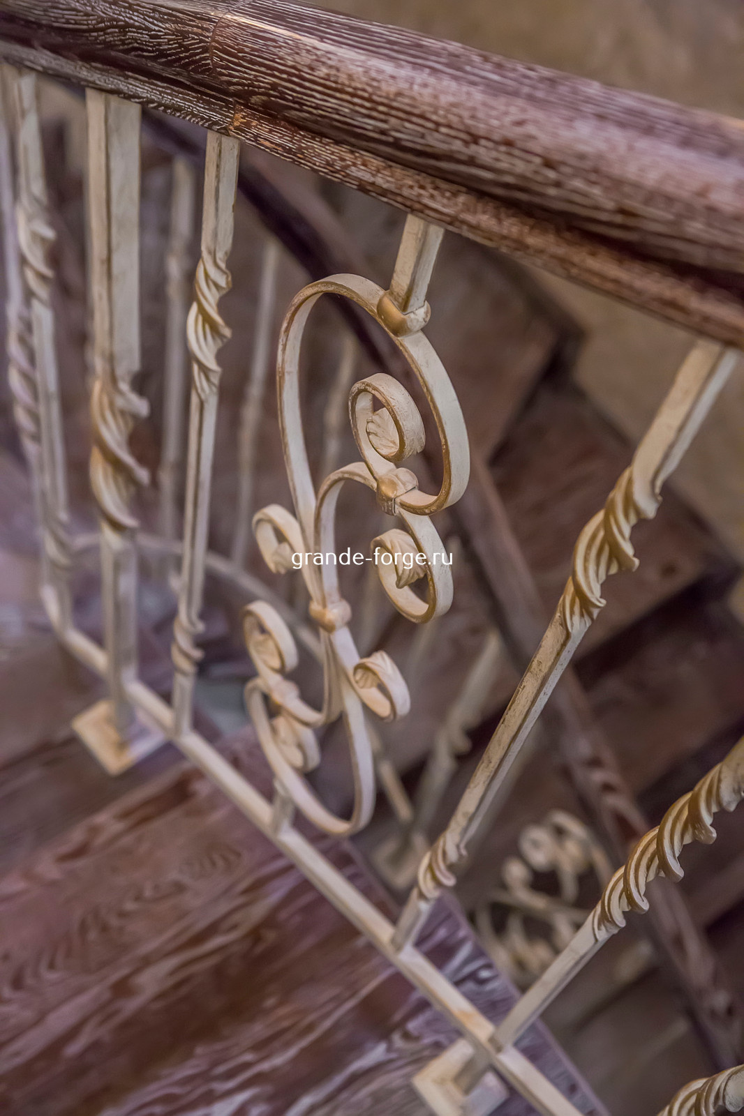 Лестница, кованое ограждение, фабрика Grande forge (Франция), коллекция Традиция