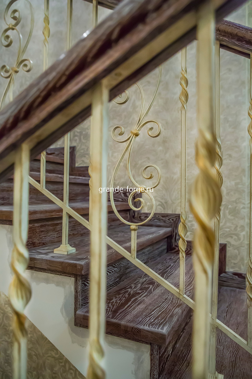 Лестница, кованое ограждение, фабрика Grande forge (Франция), коллекция Традиция