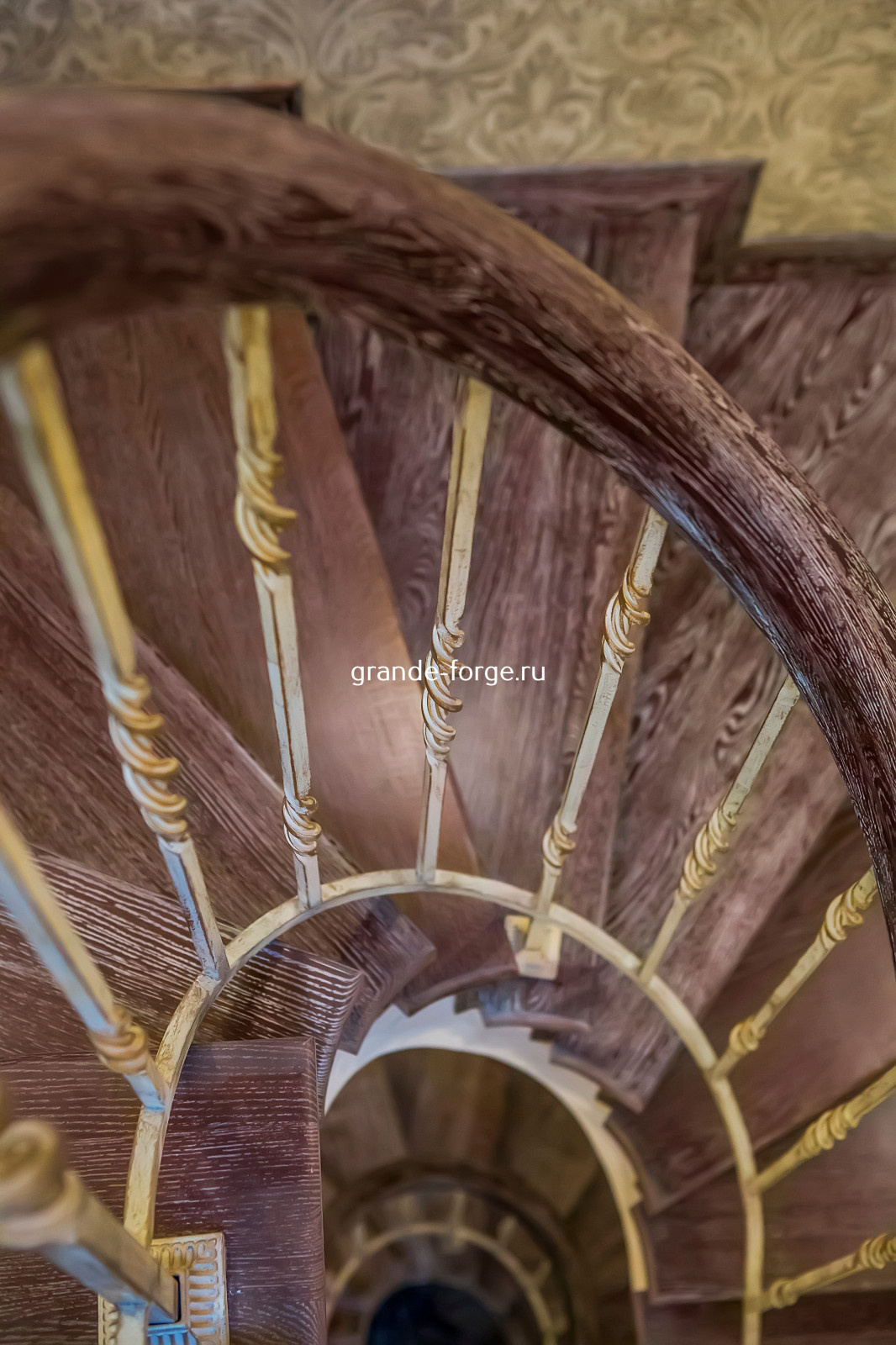 Лестница, кованое ограждение, фабрика Grande forge (Франция), коллекция Традиция
