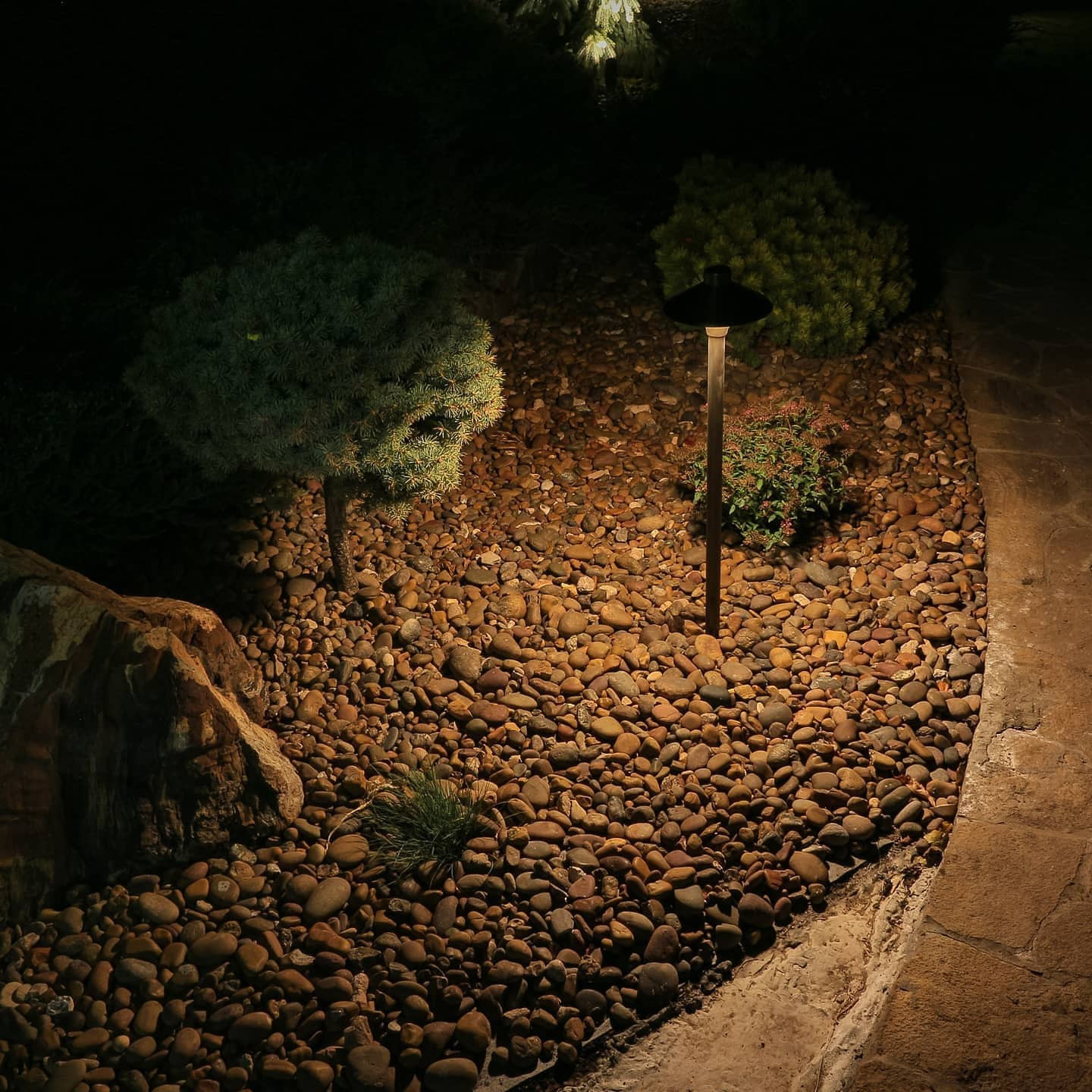 пос. Гранный ландшафтное освещение