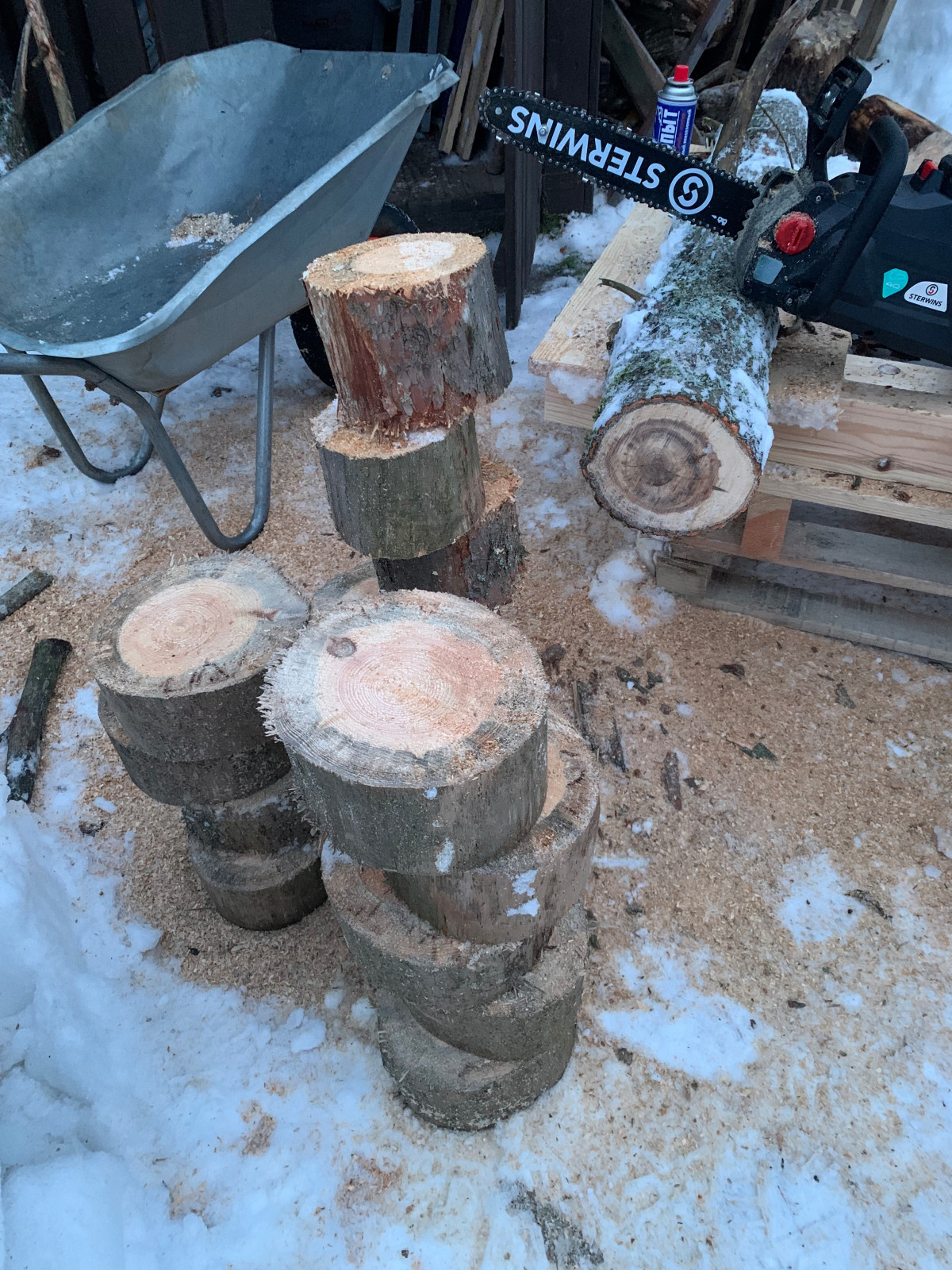 Дорожки садовые из спилов дерева (материалы для монтажа)