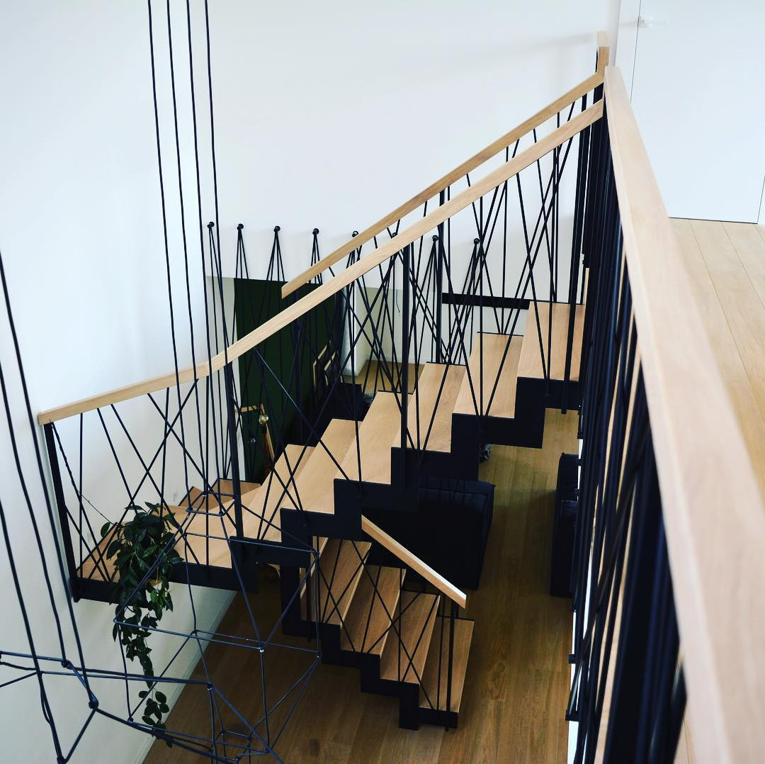 Современная лестница с перилами лофт