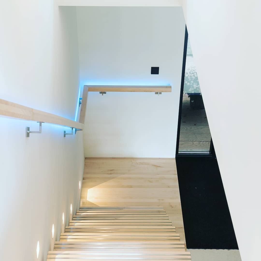 Дизайнерская лестница на монокосоуре