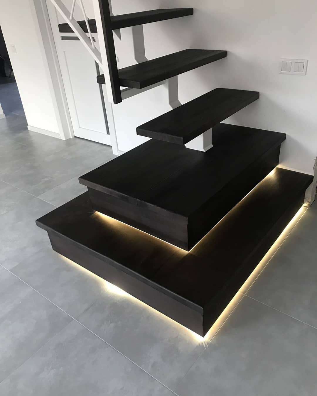 Лестница с открытыми ступенями