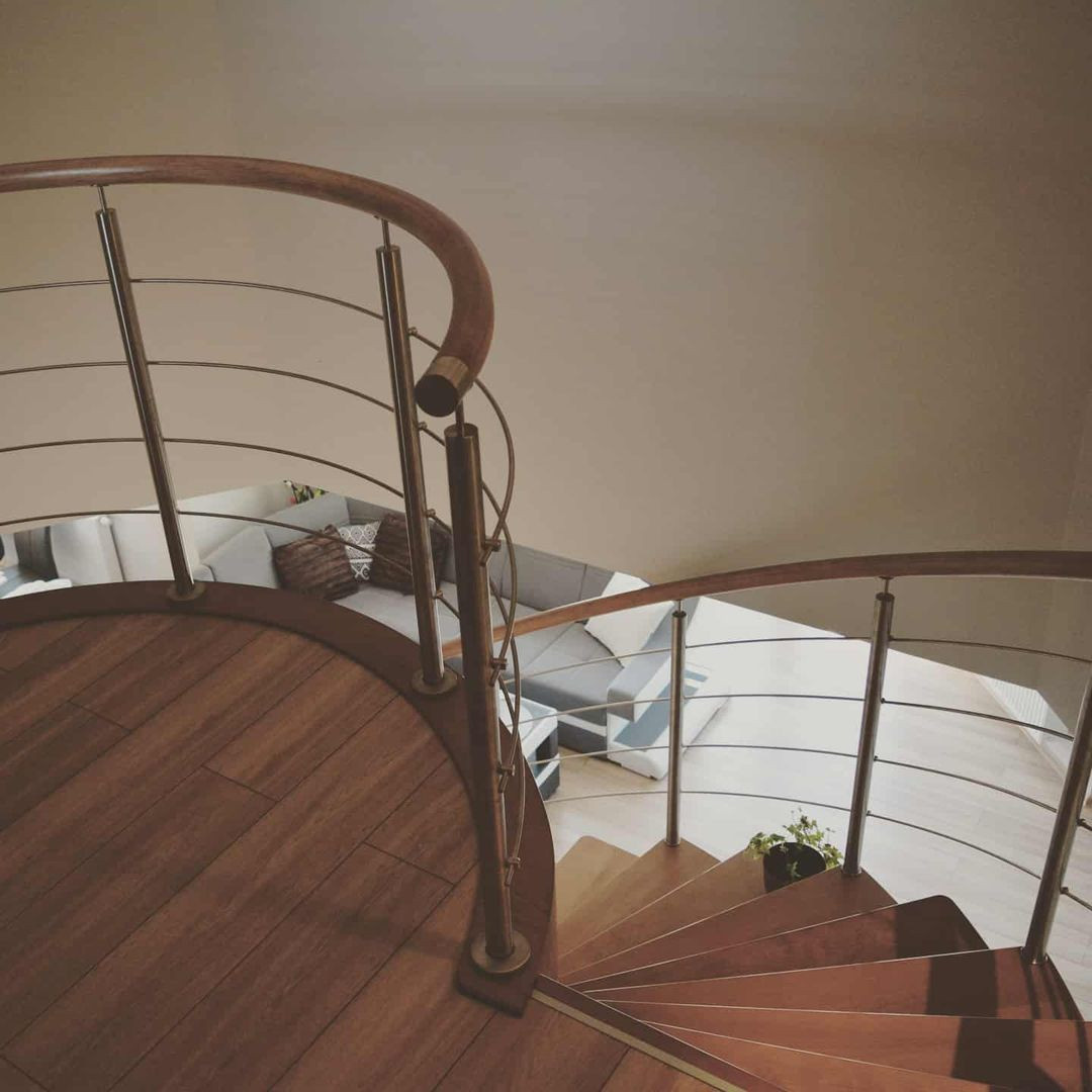 Винтовая лестница на центральном косоуре