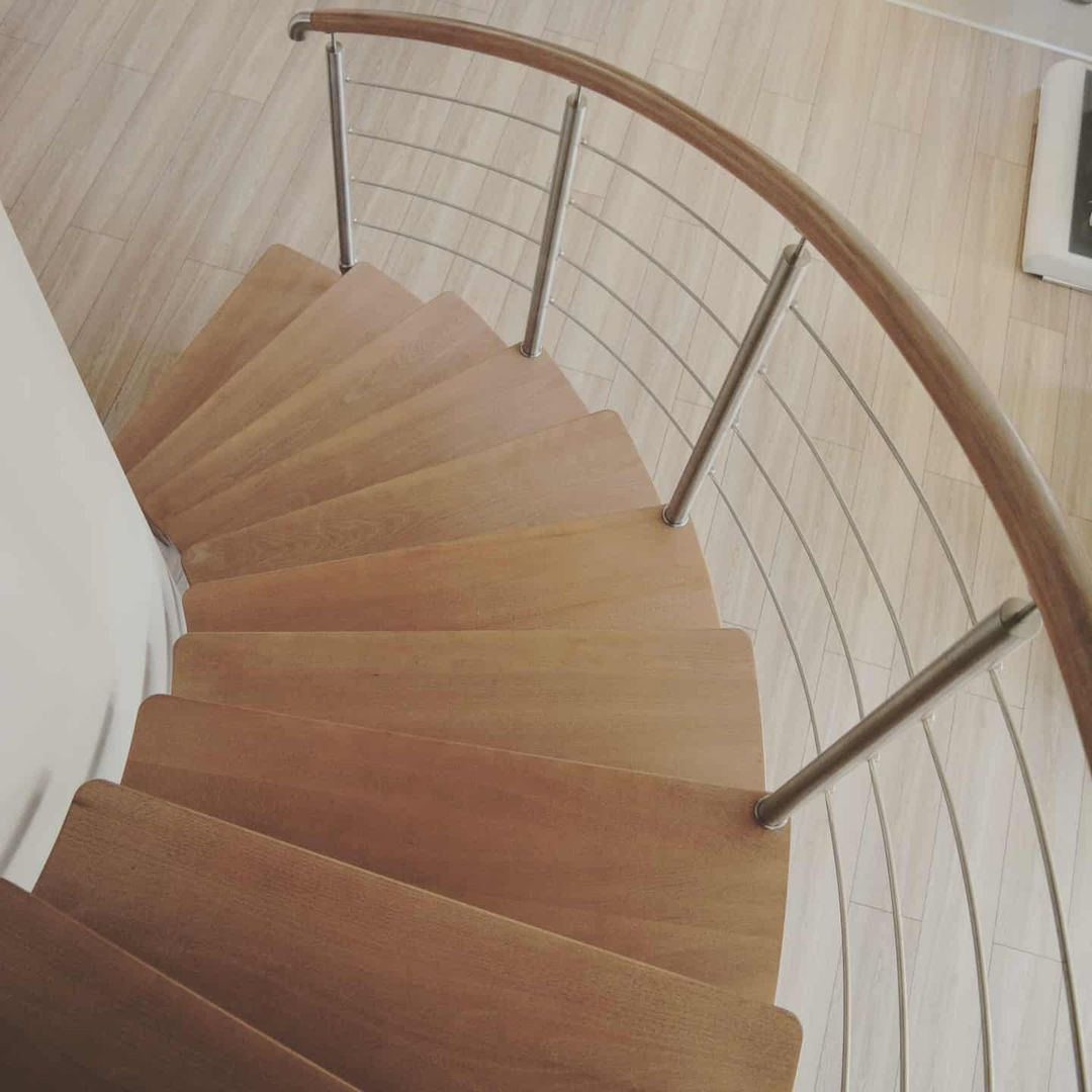 Винтовая лестница на центральном косоуре