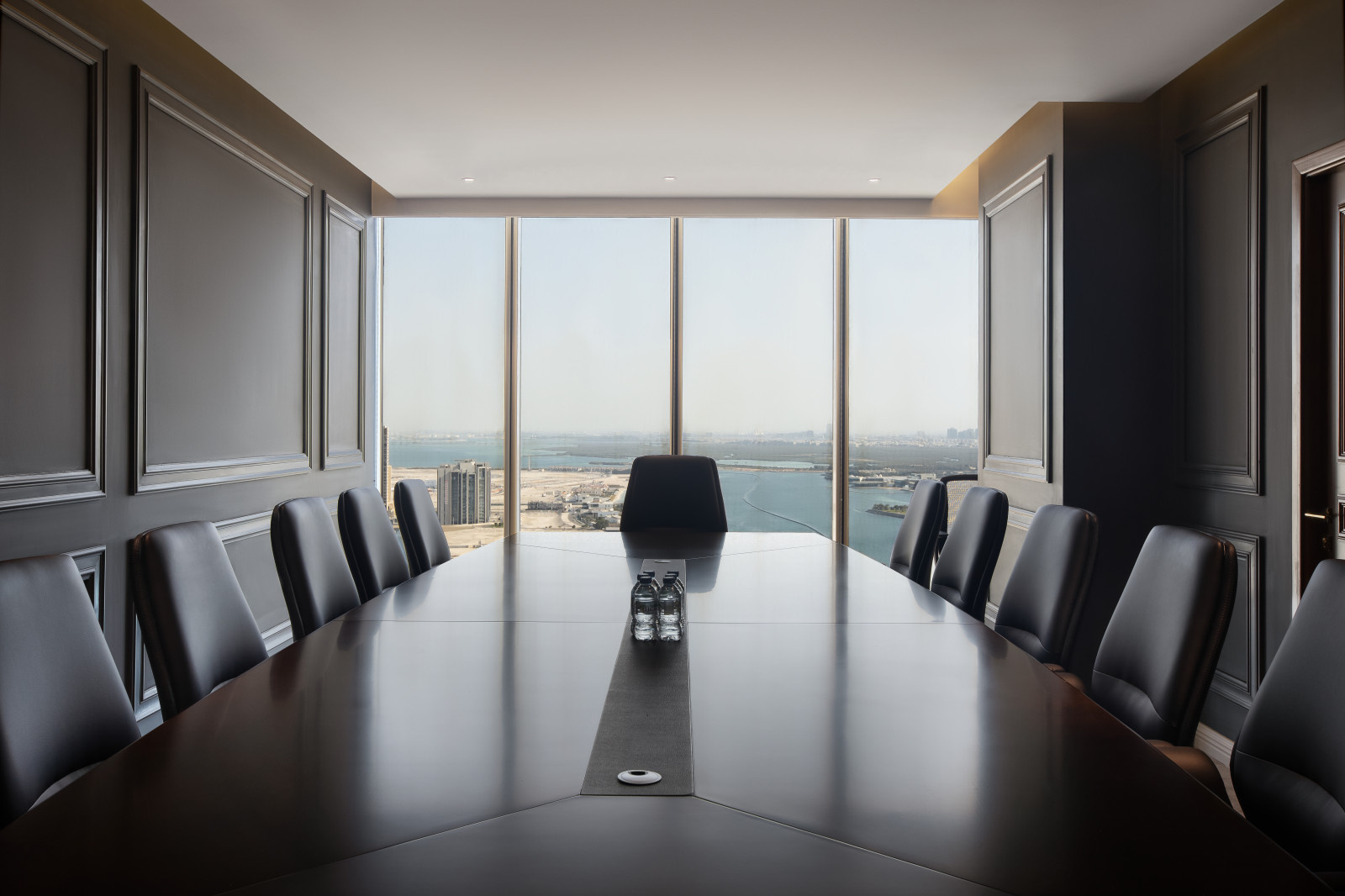 Reportage properties Abu-Dhabi office.
