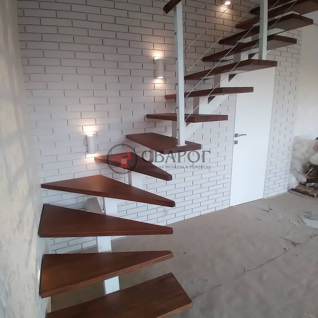 Дизайнерская лестница «Венгрия» на монокосоуре