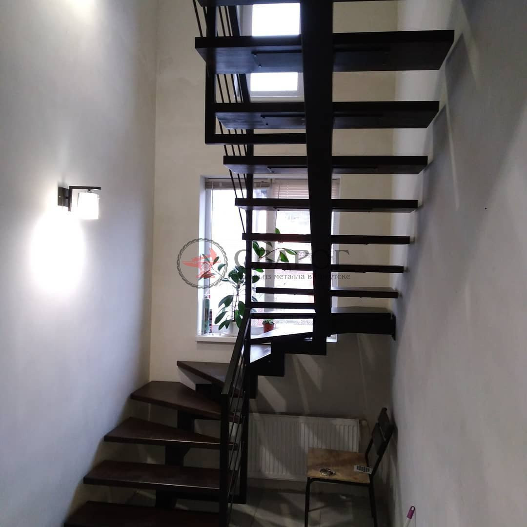 Поворотная лестница «Ливерпуль» с деревянными ступенями