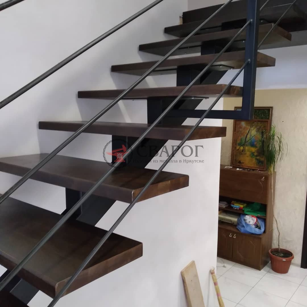 Обложка проекта: Поворотная лестница «Ливерпуль» с деревянными ступенями