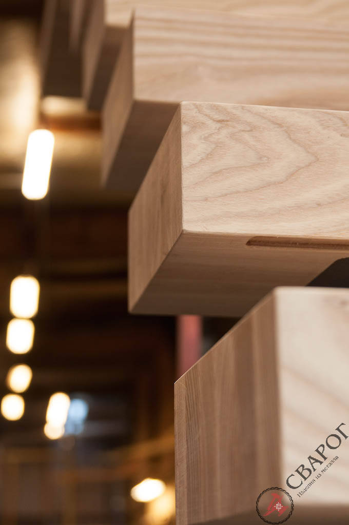 Обложка проекта: Лестница с толстыми ступенями