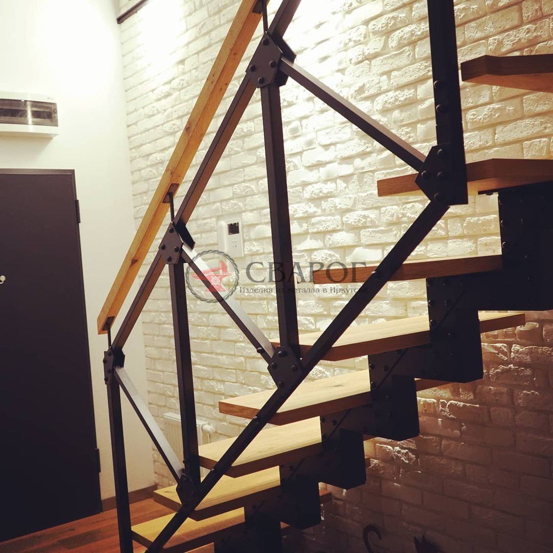 Интерьерная лестница «Wooden» на монокосоуре