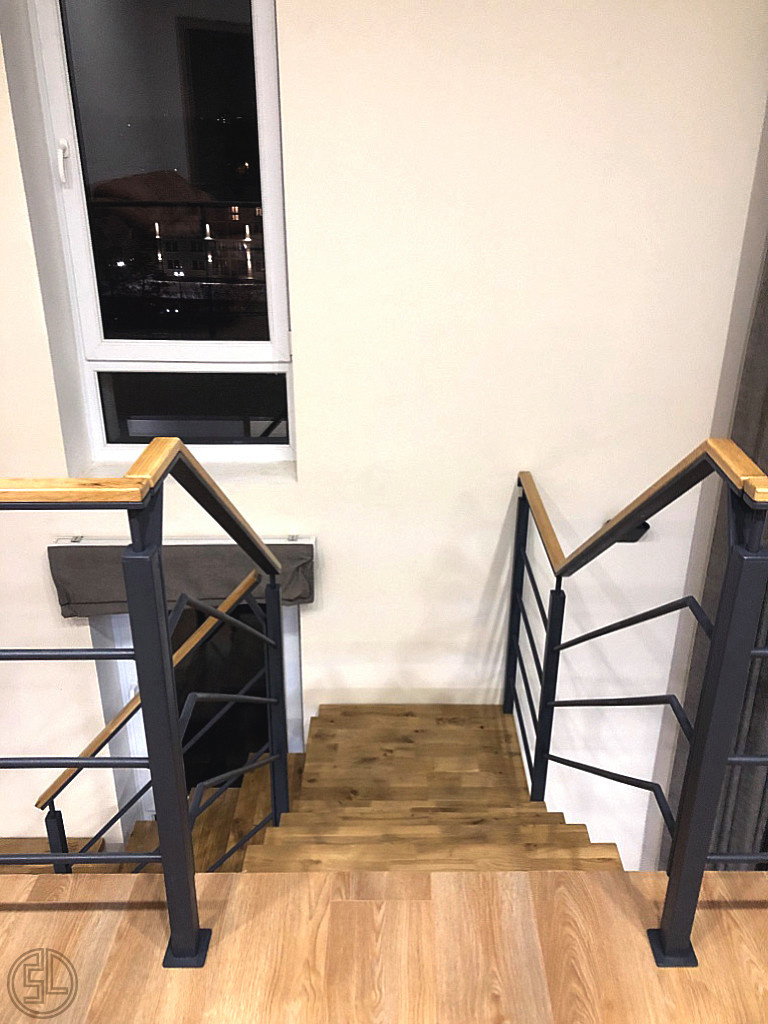 Деревянная лестница на монокосоуре