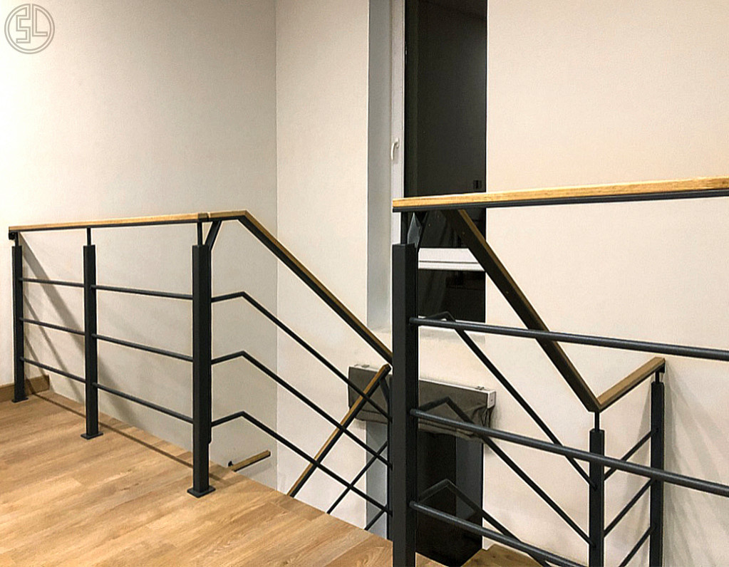 Деревянная лестница на монокосоуре