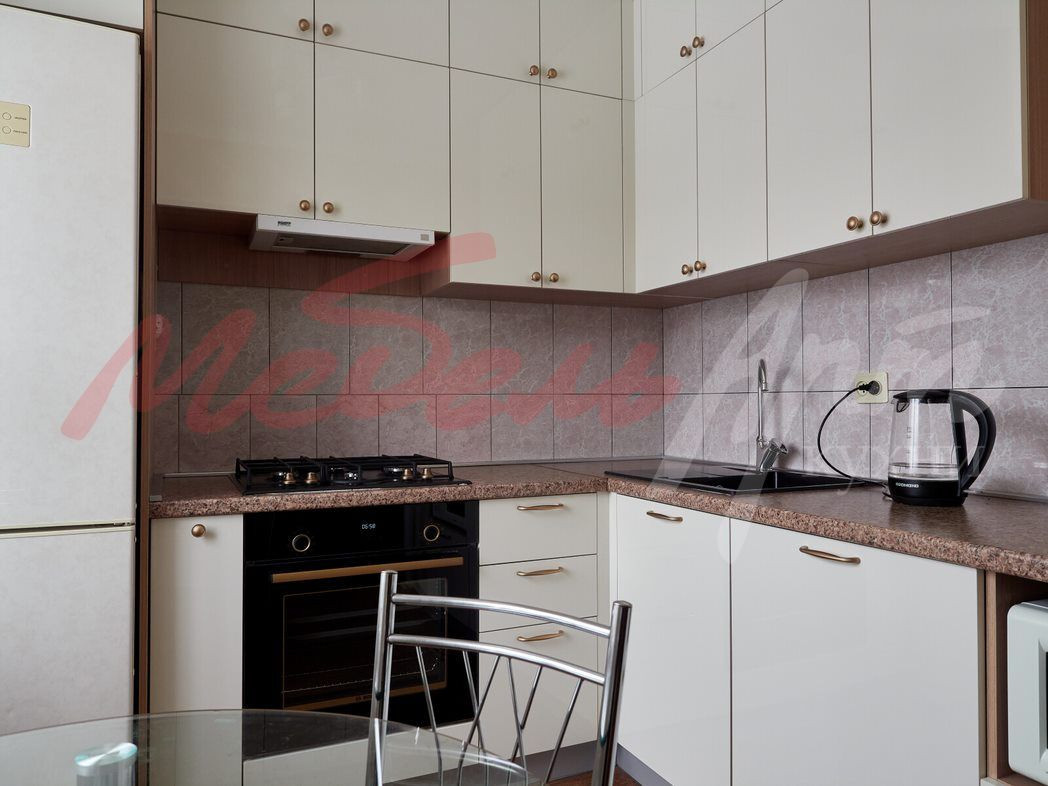 Кухонный гарнитур в современном стиле 12