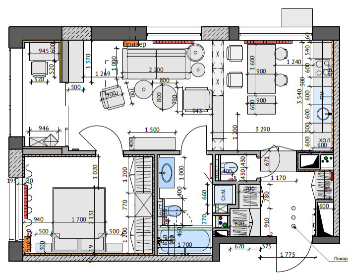 Двухкомнатная квартира с зеленой перегородкой в гостиной