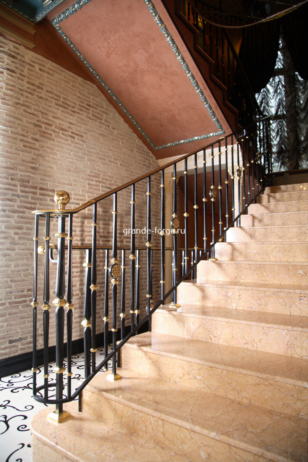Лестница, стальное кованое ограждение, фабрика Grande forge, коллекция Классик