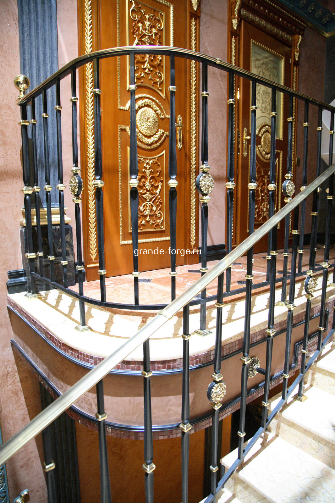 Лестница, стальное кованое ограждение, фабрика Grande forge, коллекция Классик