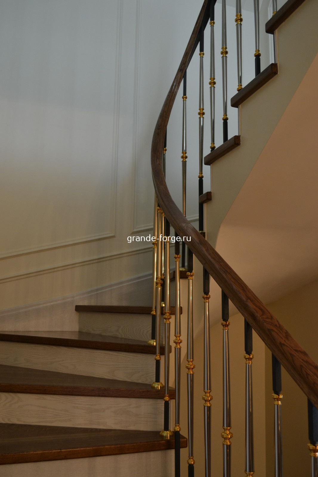 Лестница, латунное ограждение, фабрика Grande forge(Франция), коллекция "Париж"