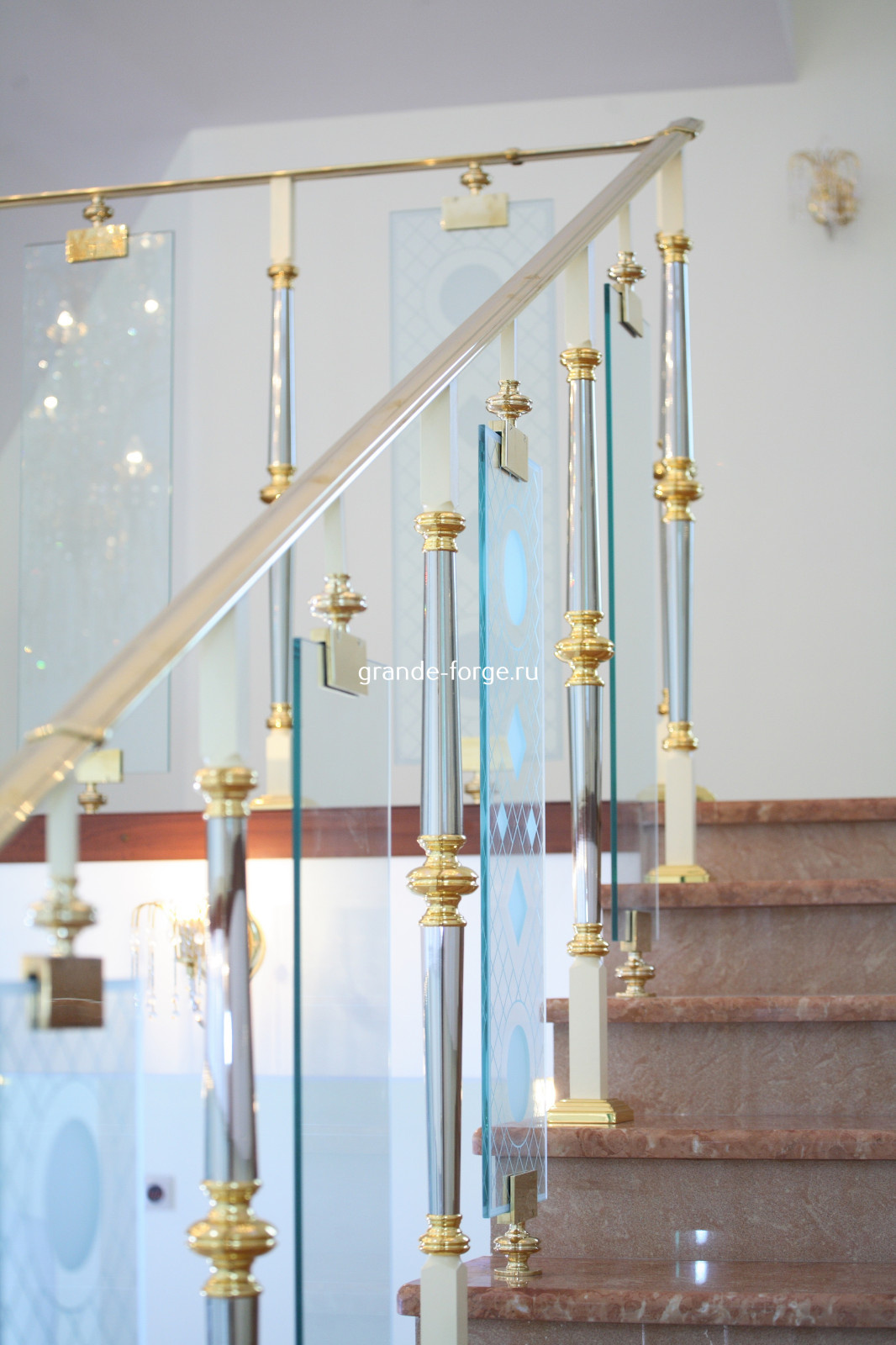 Лестница, латунное ограждение со стеклом, фабрика Grande forge, коллекция Париж