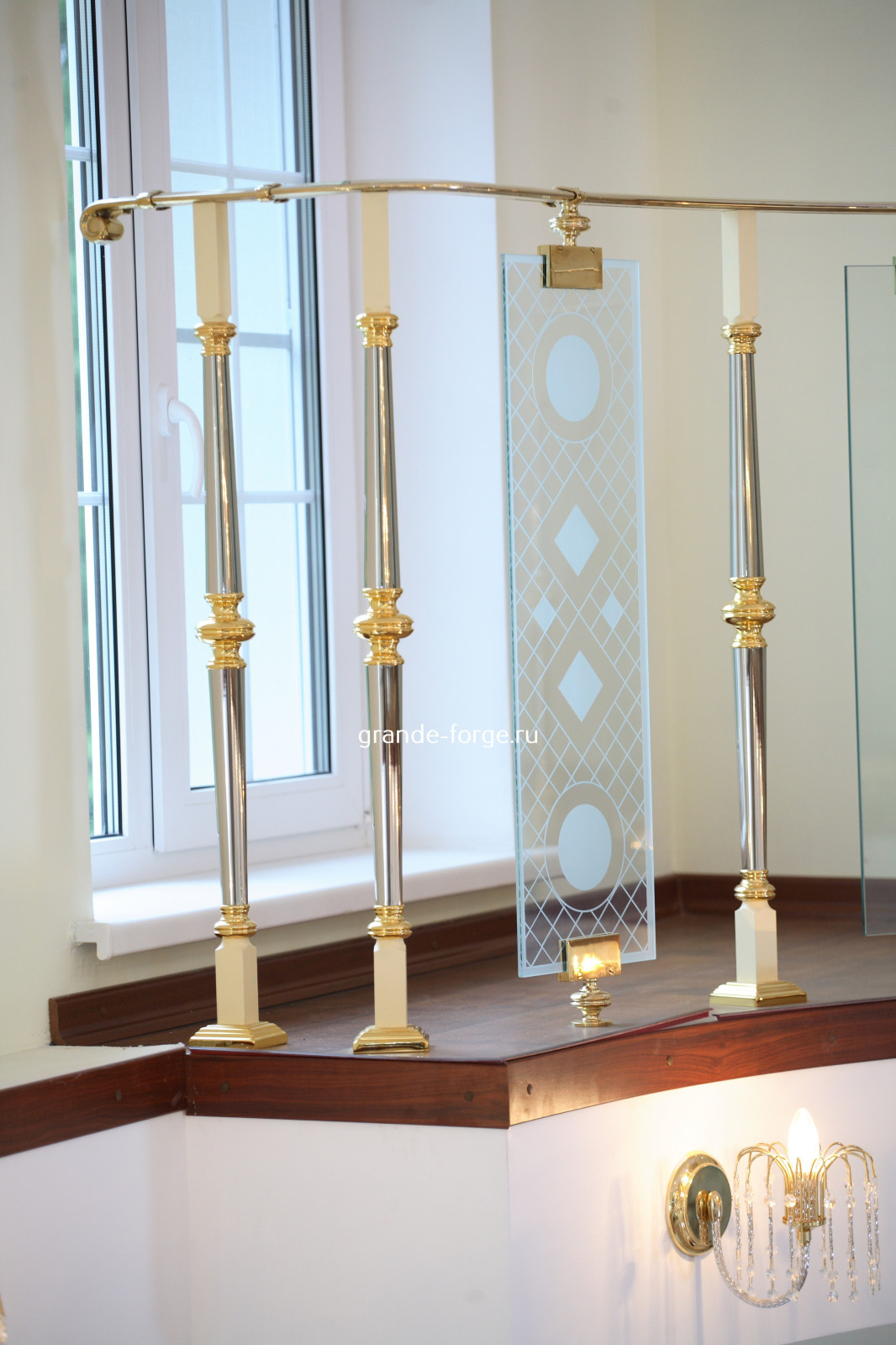 Лестница, латунное ограждение со стеклом, фабрика Grande forge, коллекция Париж