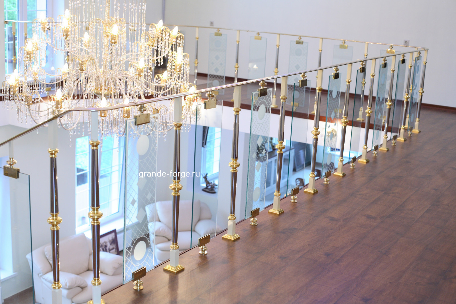 Лестница, латунное ограждение со стеклом, фабрика Grande forge, коллекция Париж