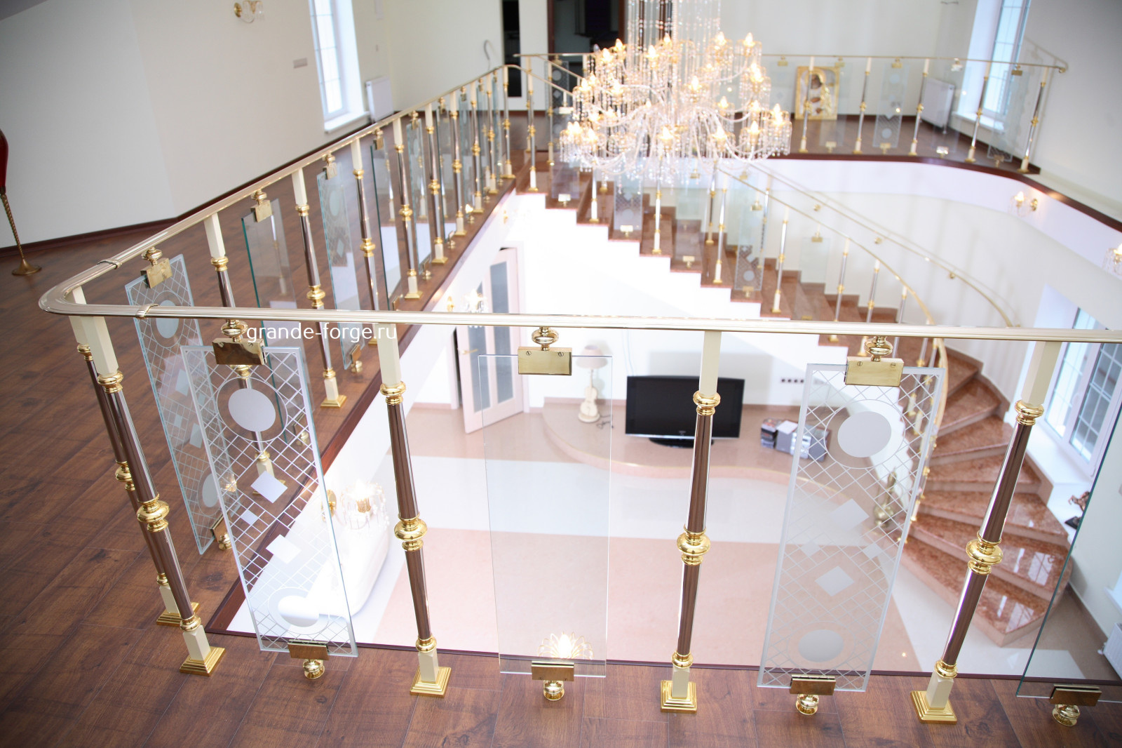 Обложка проекта: Лестница, латунное ограждение со стеклом, фабрика Grande forge, коллекция Париж