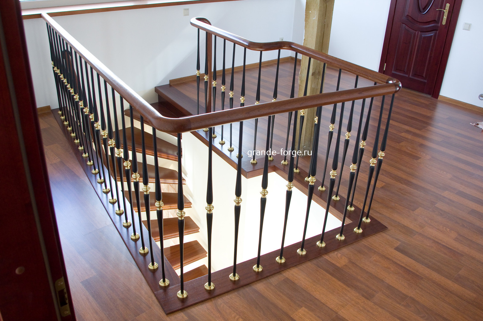 Лестница, стальное ограждение, фабрика Grande forge(Франция), коллекция "Рондо"