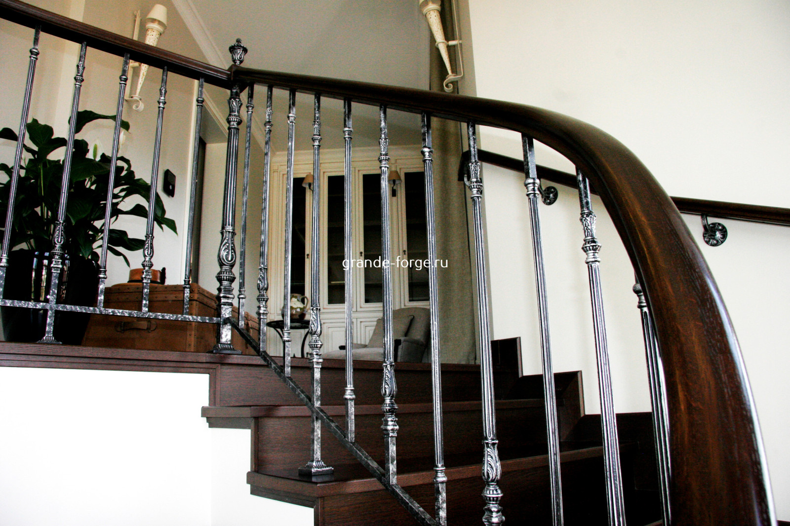 Лестница, чугунное ограждение, фабрика Grande forge, "Художественное литьё"