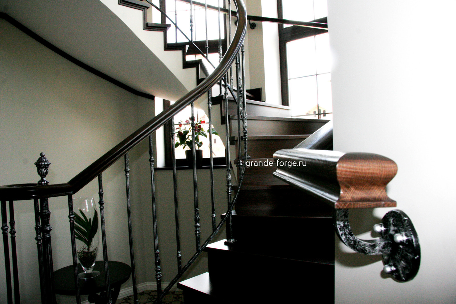 Лестница, чугунное ограждение, фабрика Grande forge, "Художественное литьё"