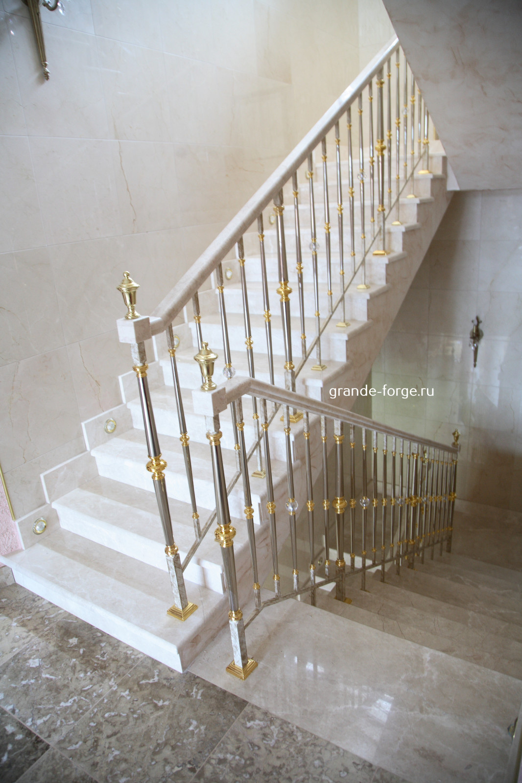 Лестница, латунное ограждение, фабрика Grande forge (Франция), коллекция Париж