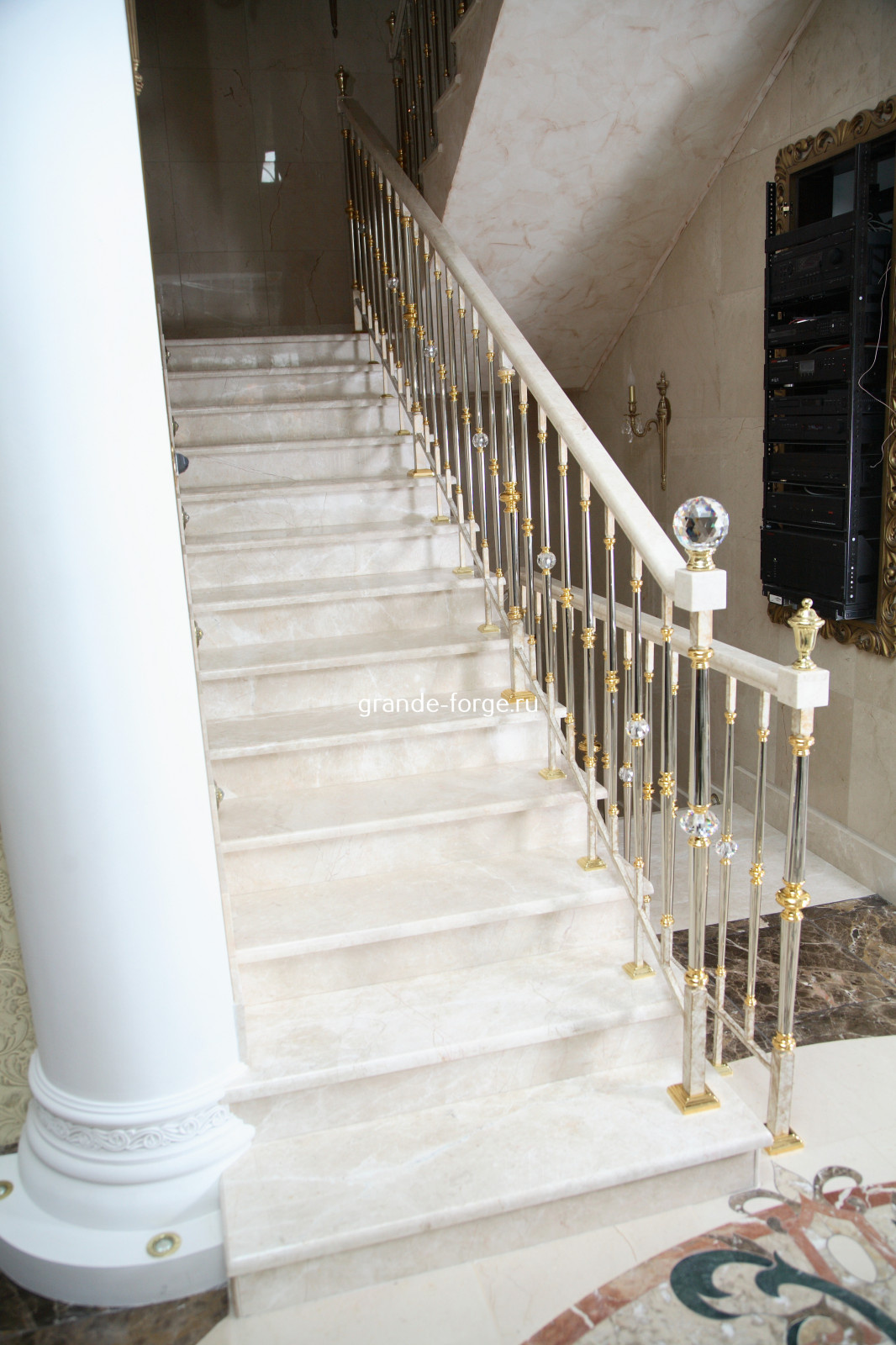 Лестница, латунное ограждение, фабрика Grande forge (Франция), коллекция Париж