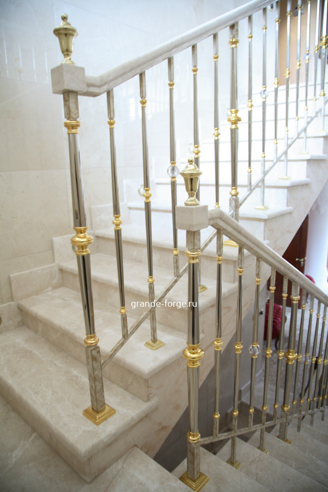 Лестница, латунное ограждение, фабрика Grande forge (Франция), коллекция Париж