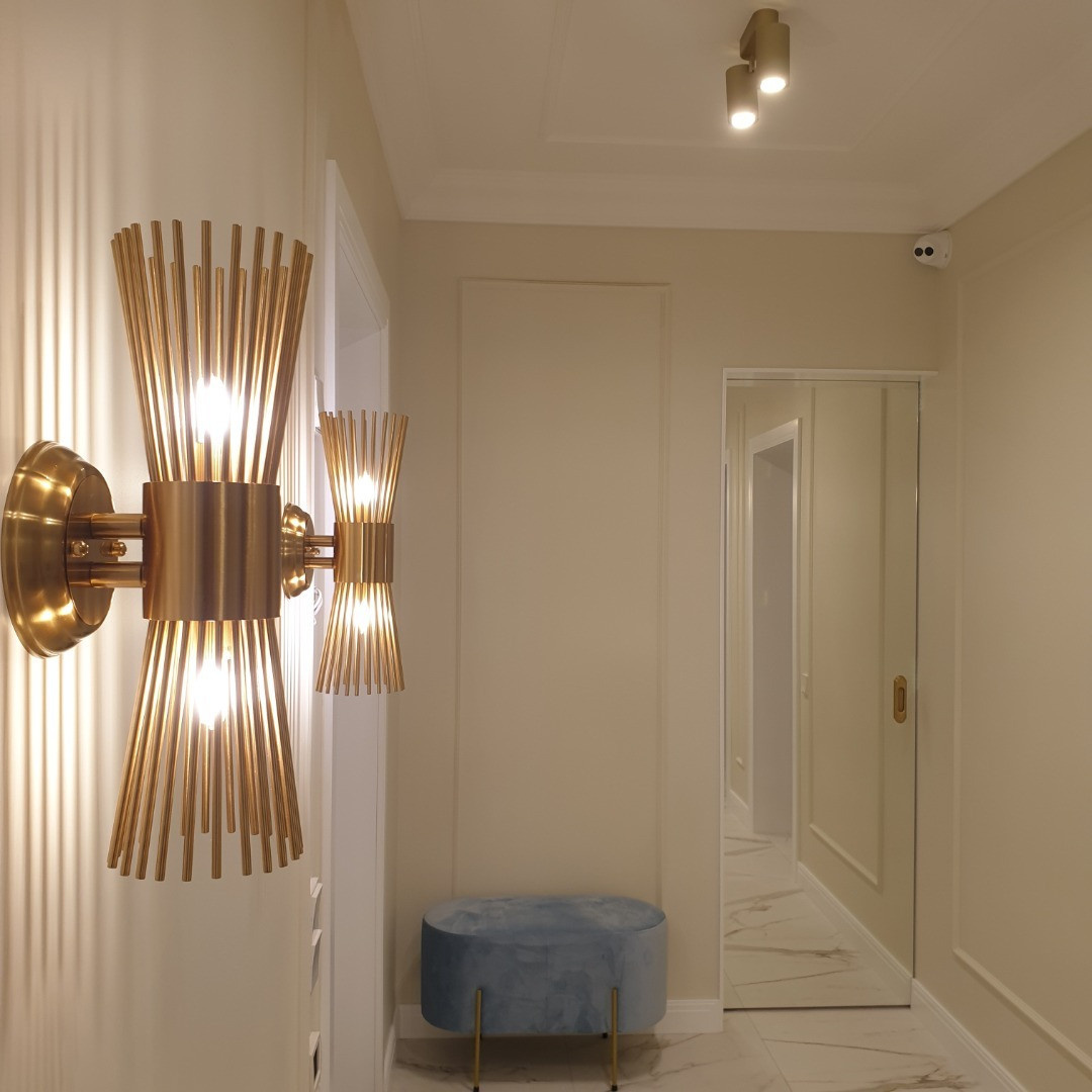 Powder rose neoclassic appartment
