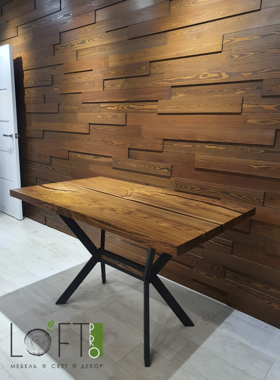 Обеденный стол из массива карагача