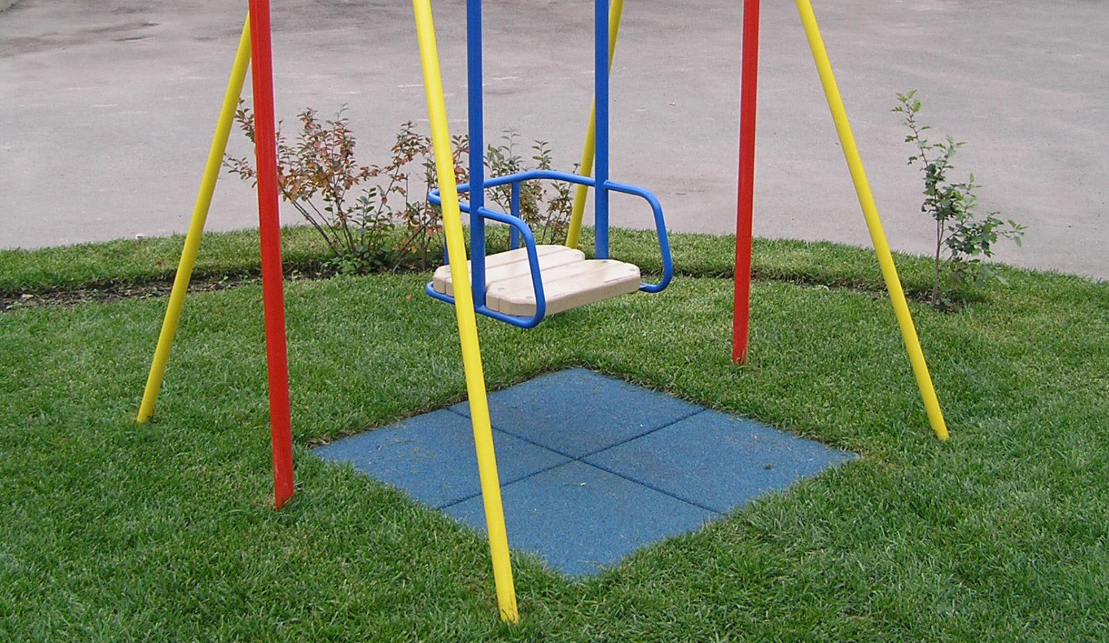 Детская площадка газон/резина