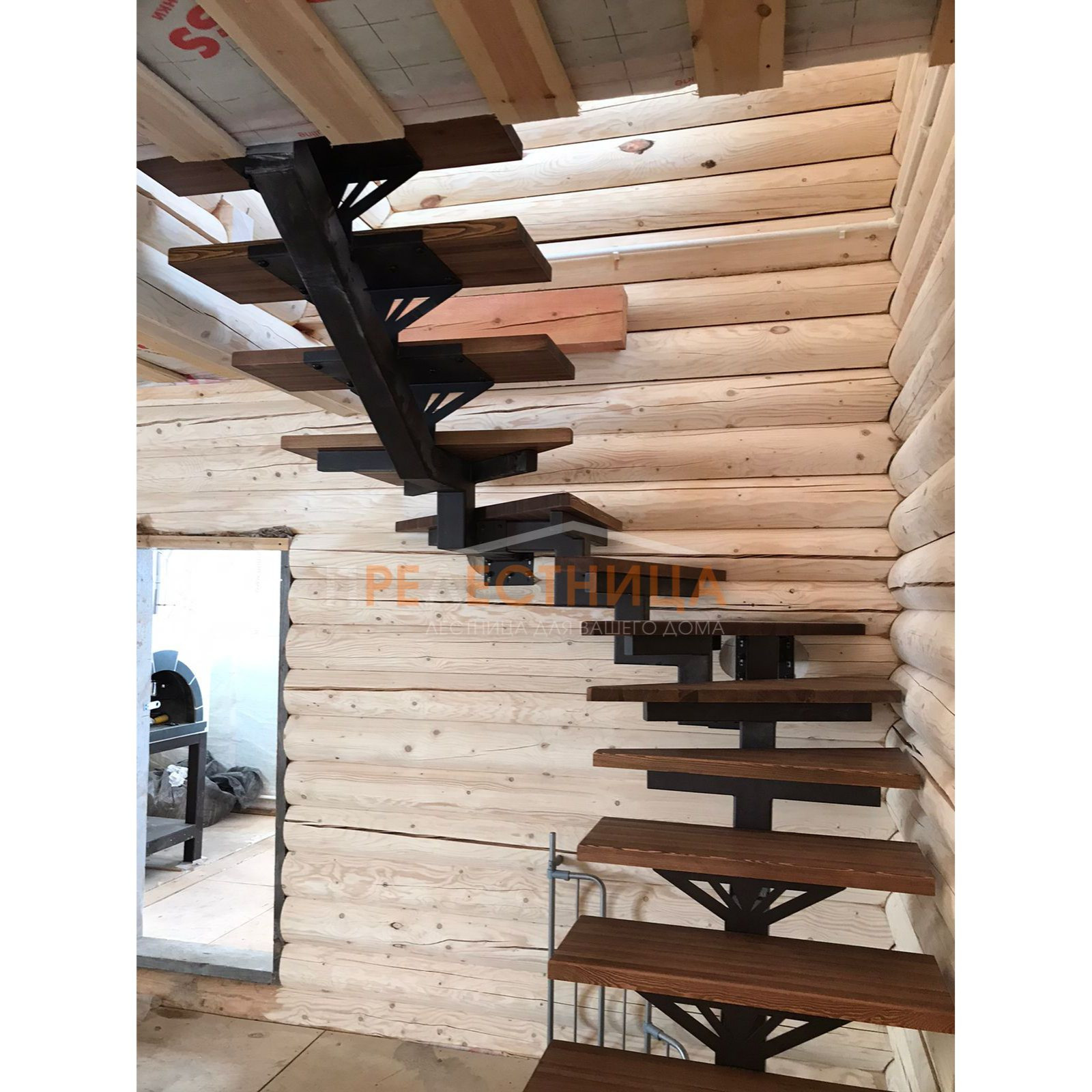 Лестница на центральном косоуре серии Ассоль