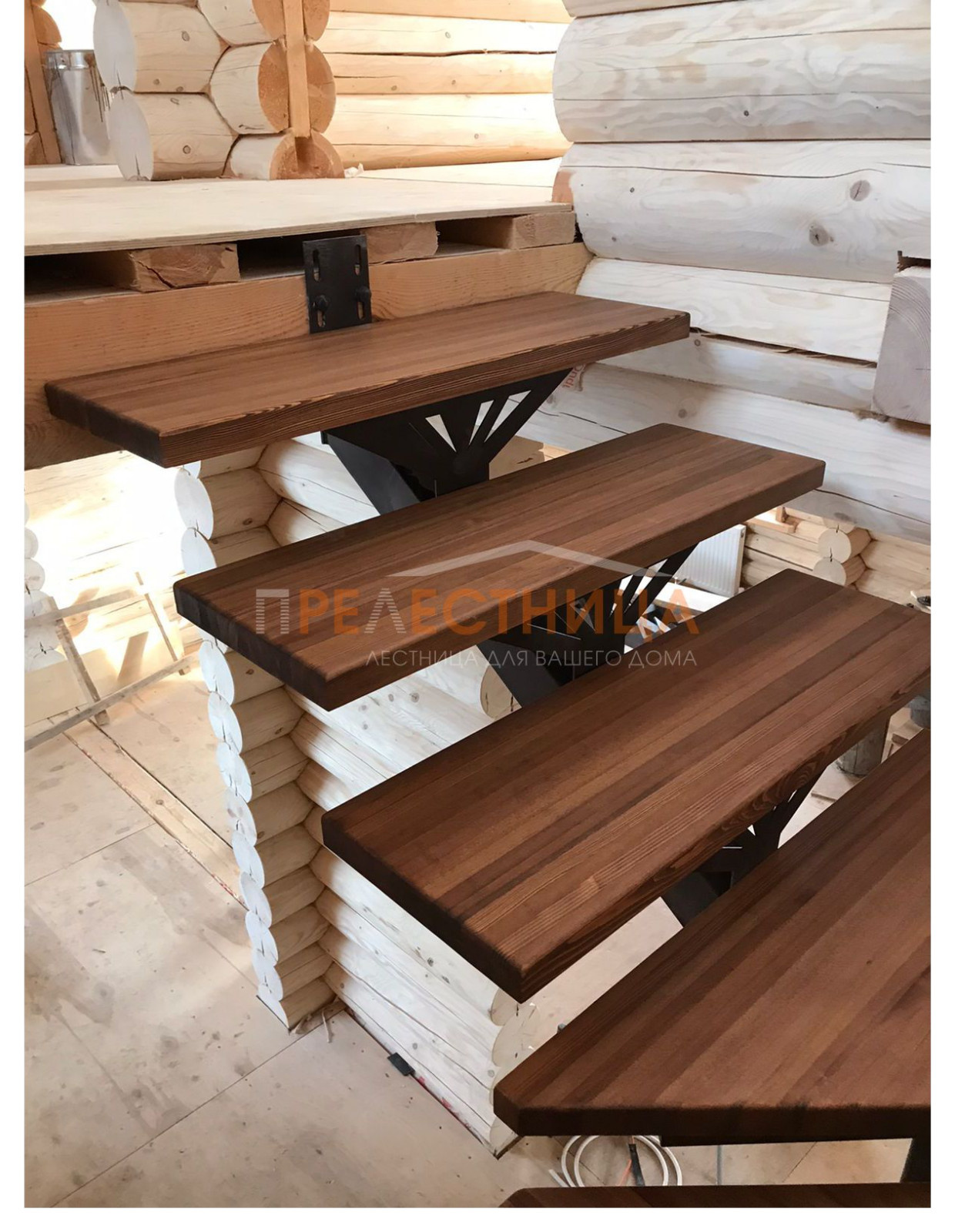 Лестница на центральном косоуре серии Ассоль